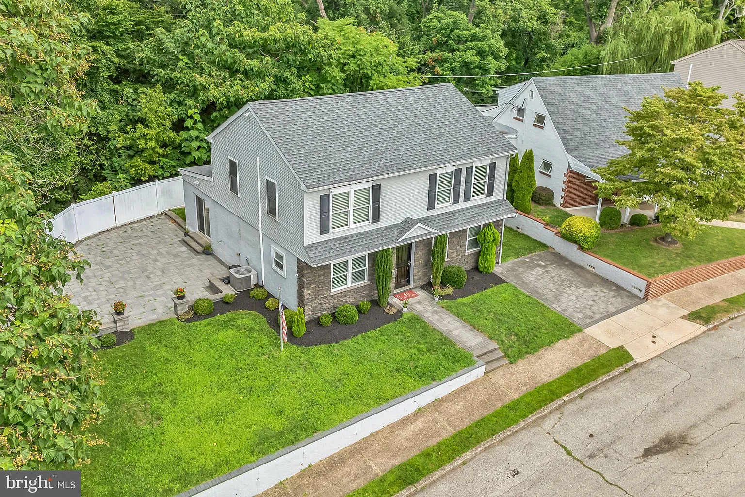 370 Leroy St photo 1