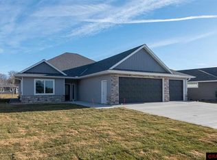 125 Dancing Waters Cir, Mankato, MN 56001