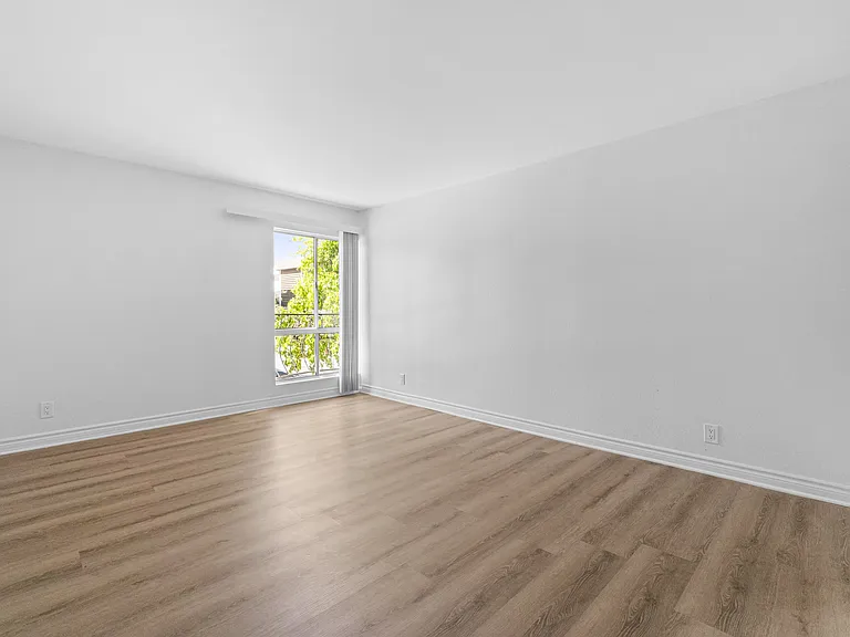 600 Olive Bedroom