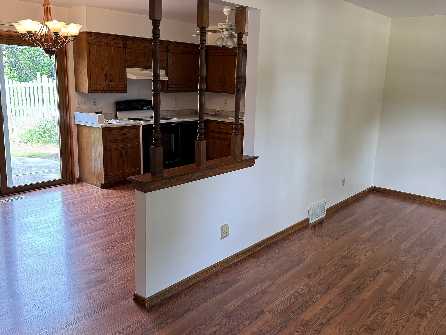 3 bed, 1.5 bath, 1104 sqft, $1,550 — Photo 3