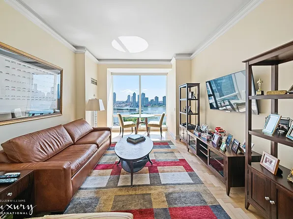 845 United Nations Plz APT 16C, New York, NY 10017