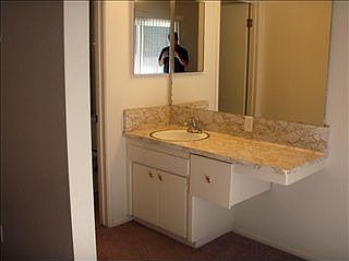 5th image of 752 W Escalon Ave