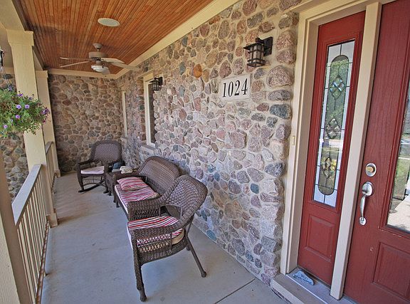 3rd image of 1024 S Ahrens Ave