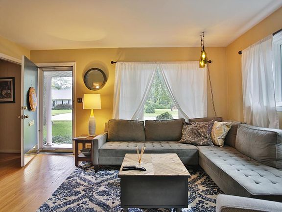 3rd image of 4207 Beechcrest Ave