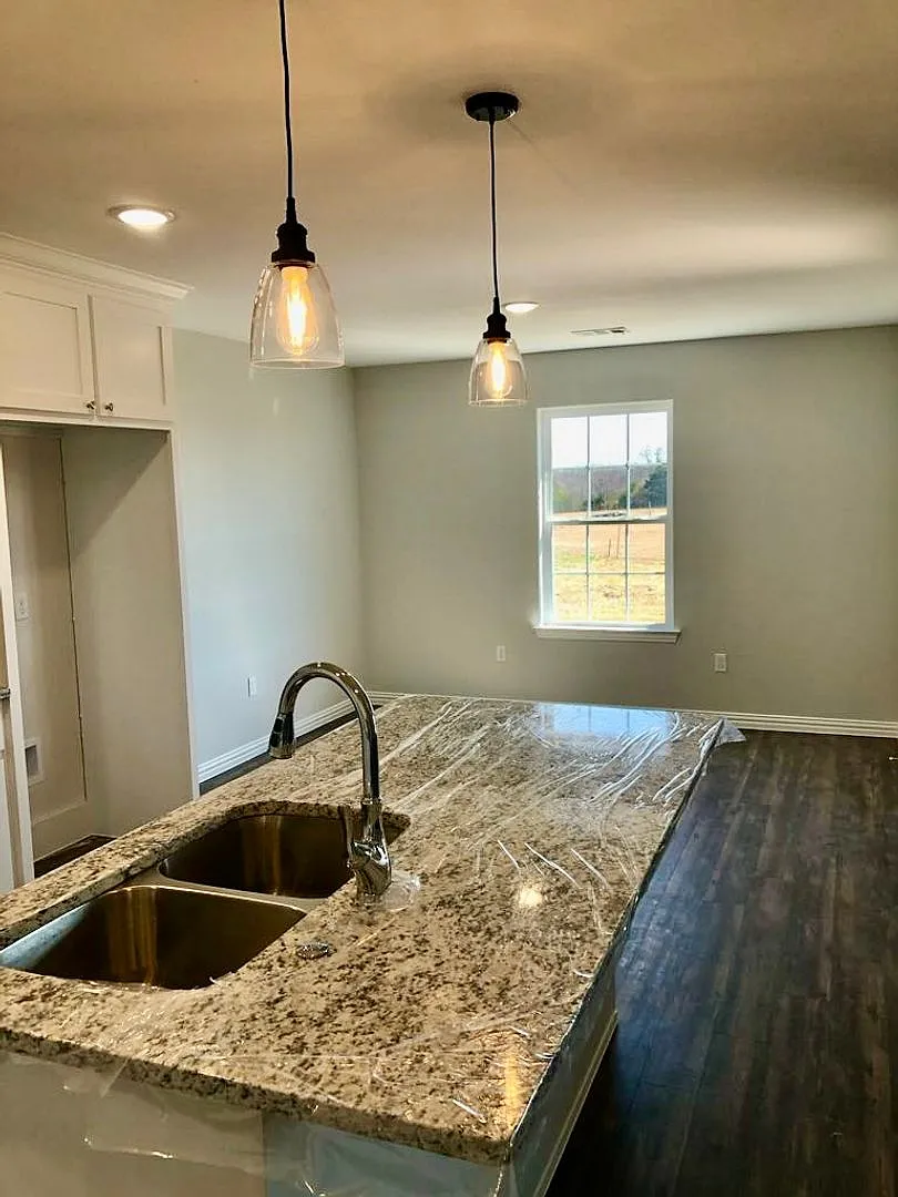Spacious 3/2 in Durant School District — Photo 3