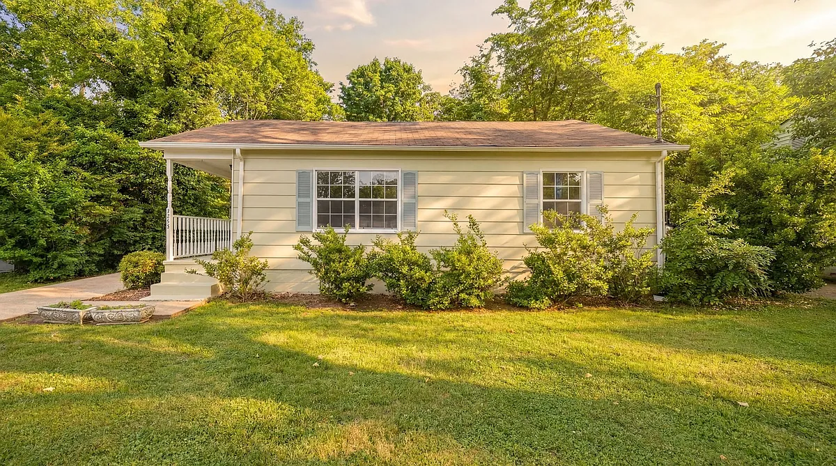 Building Photo - 3955 Birmingham Dr