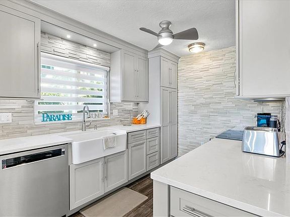 5th image of 6701 Gulf Of Mexico Dr APT 303
