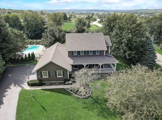 1919 Blue Pine Dr, Crystal Lake, IL 60012