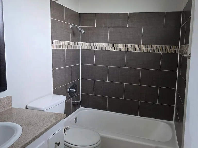 1835 West Ave — Photo 2