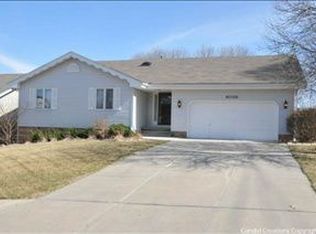 6705 S 93rd St, Omaha, NE 68127