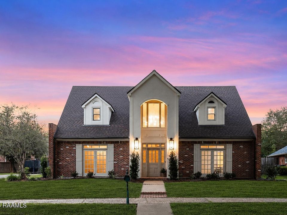 1st image of 215 Spyglass Ln