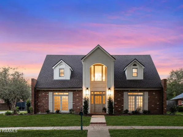 215 Spyglass Ln, Broussard, LA 70518