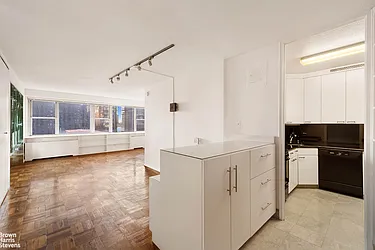 300 East 40th Street, #6E