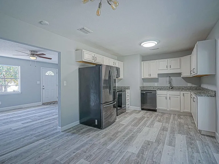 59 Jackson Ave — Photo 12