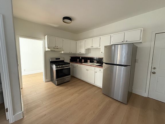 2nd image of 1119 N Coronado St #105