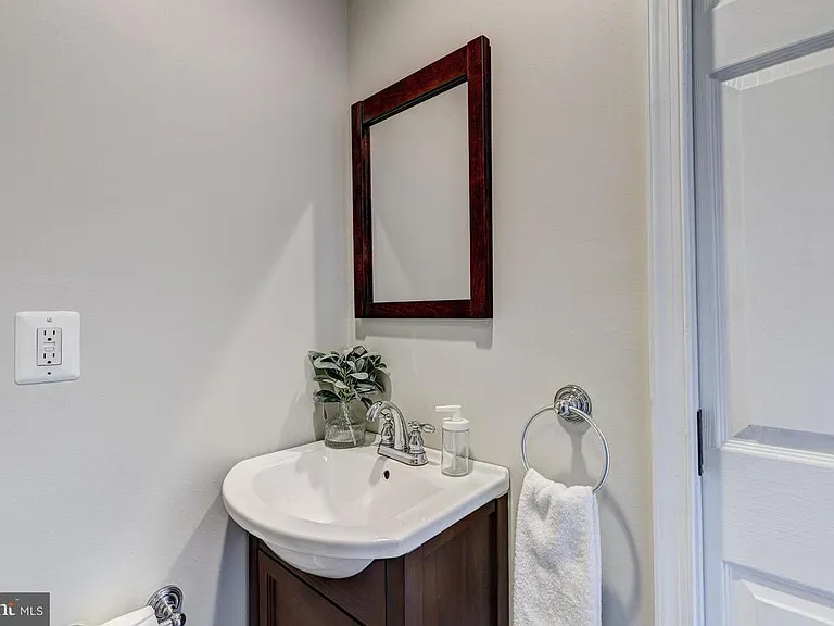 312 S Clinton St — Photo 24