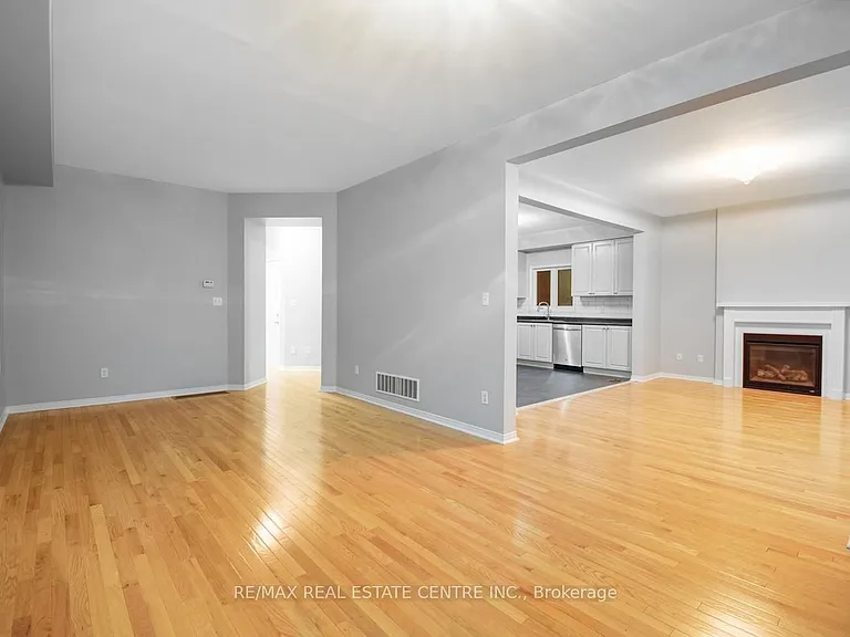 112 Commodore Dr — Photo 12