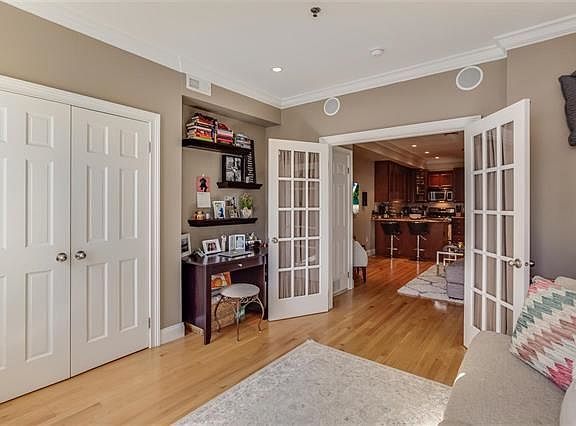3rd image of 805 Willow Ave APT 3R