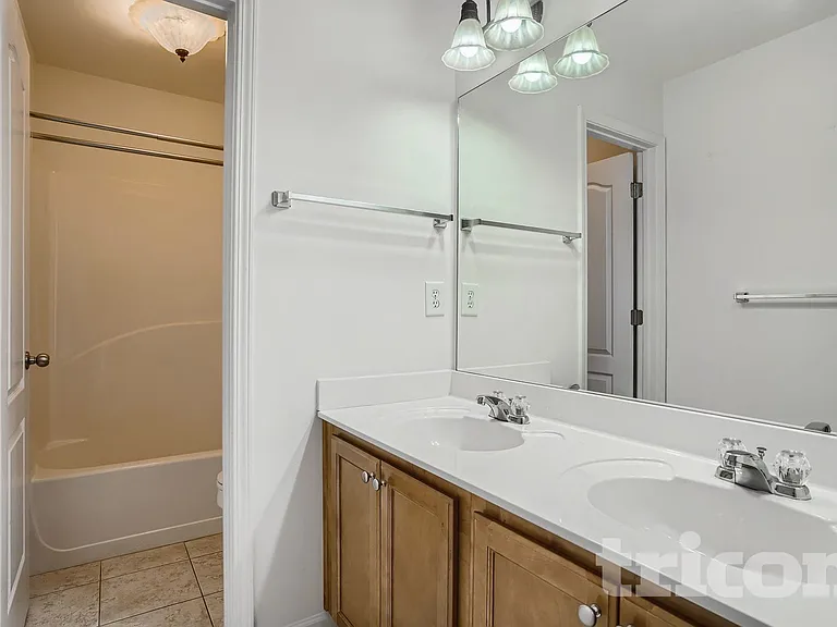 18 Parklin Trl — Photo 9