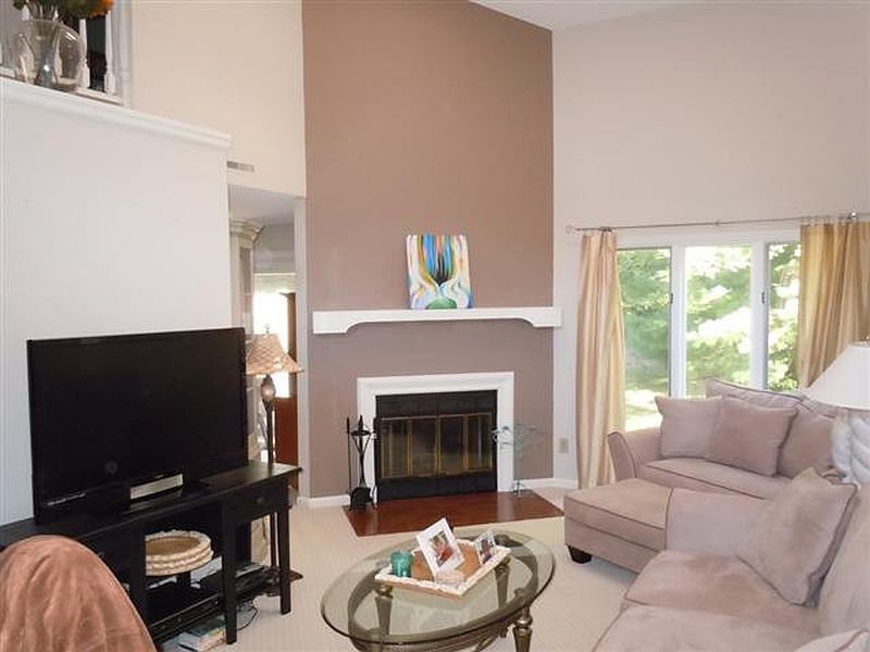 3rd image of 4039 GEORGETOWN Square