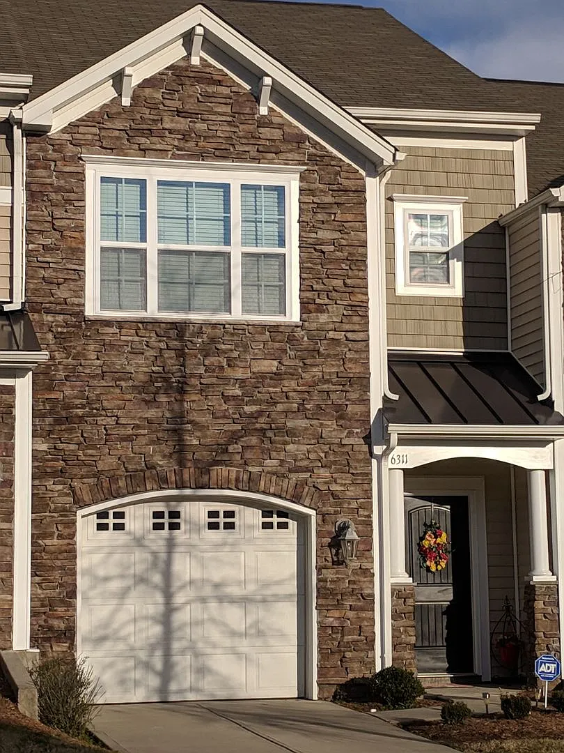 Steele Creek area townhome — Photo 1