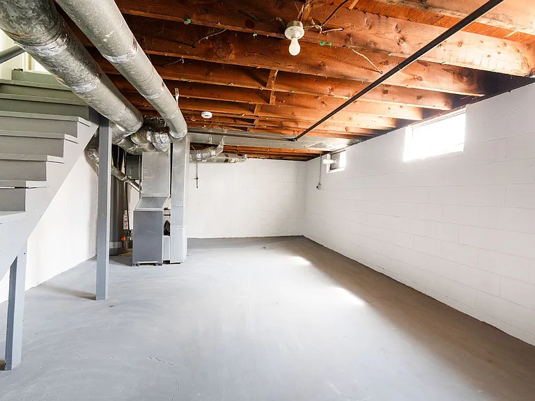 4040-4042 Halsey Pl — Photo 20