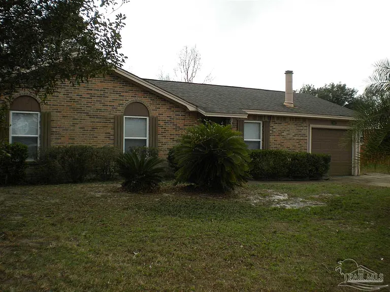 3255 Maplewood Dr — Photo 2