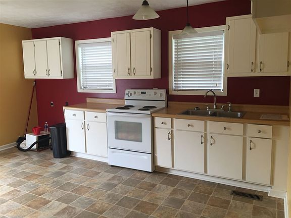3rd image of 256 Pin Oak Dr
