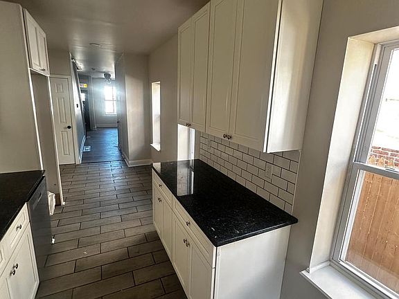 5th image of 1361 Locust St