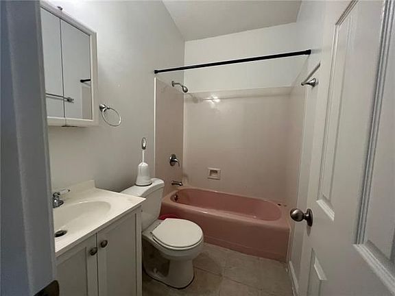 4th image of 3701 Meadowdale Dr