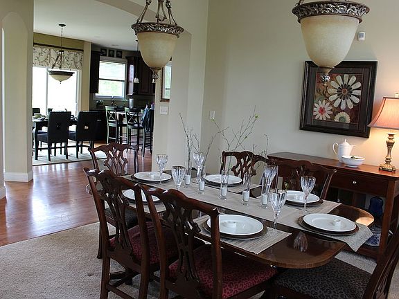 Open floor plan - dining rm