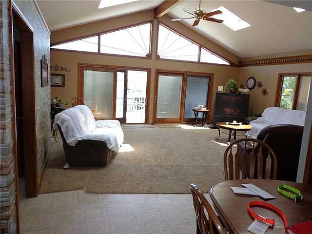 2nd image of 3215 Lantern Dr