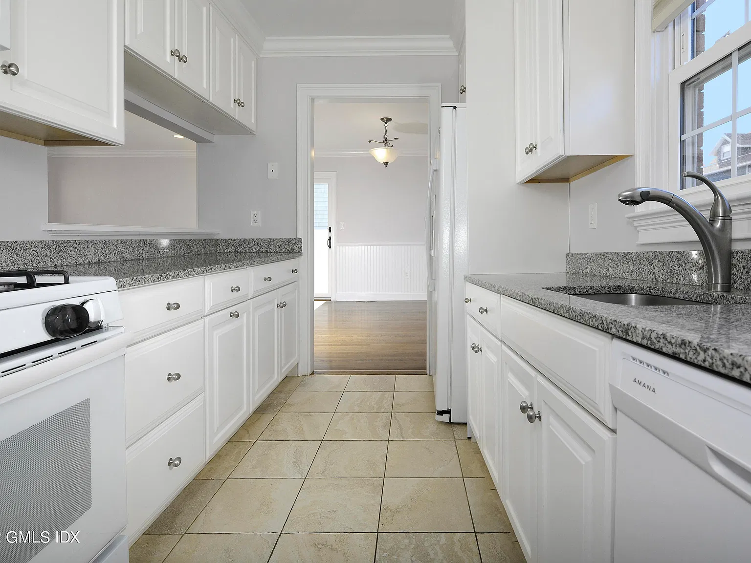 2 bed, 2.5 bath, 1392 sqft, $5,000 — Photo 3