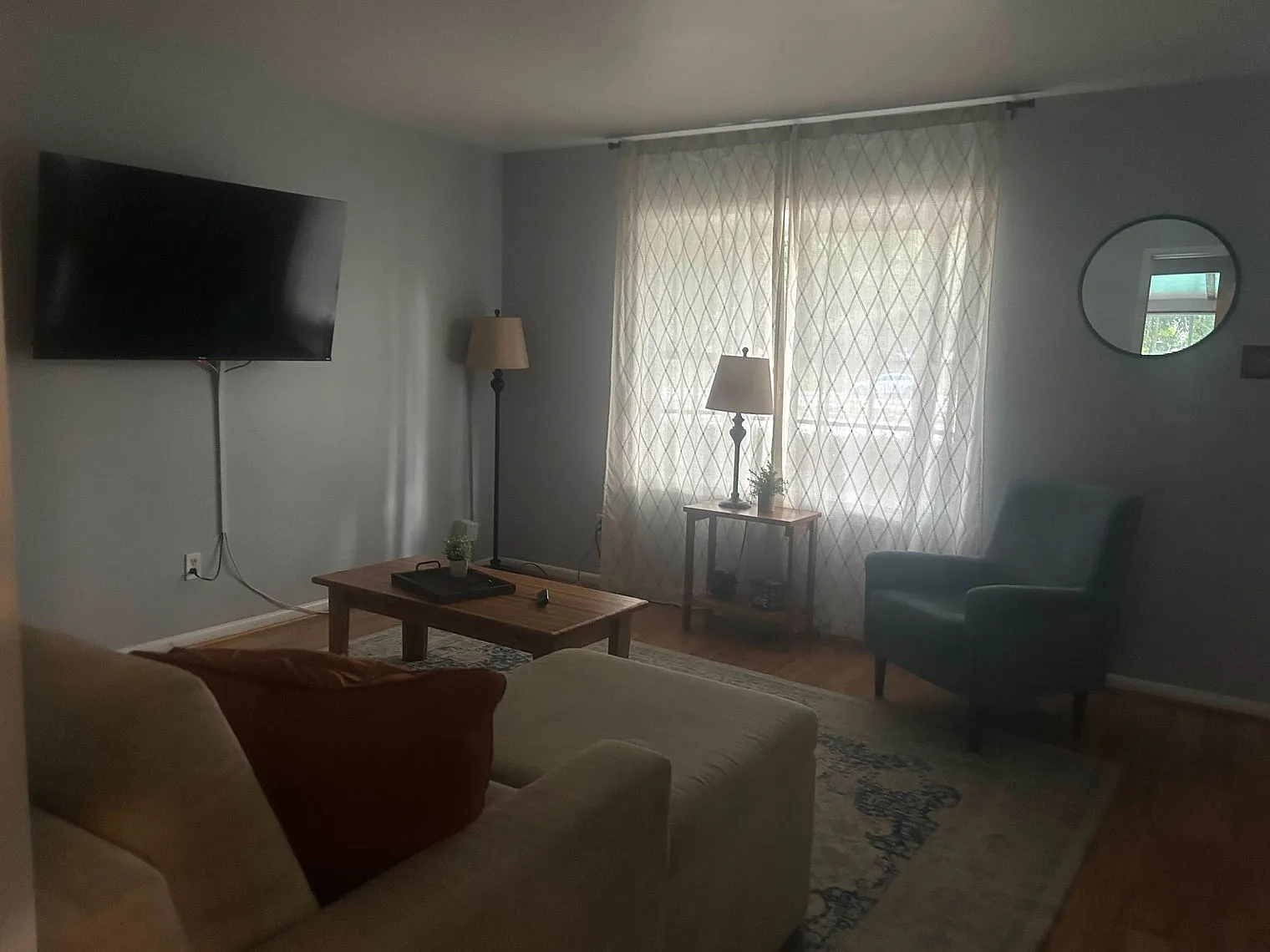 4 bed, 2.0 bath, 1496 sqft, $4,004 — Photo 4