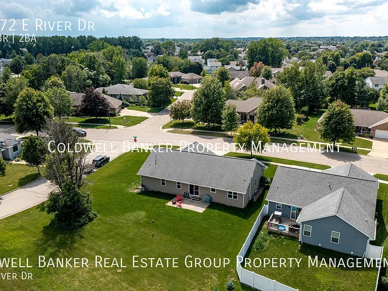 772 E River Dr — Photo 31