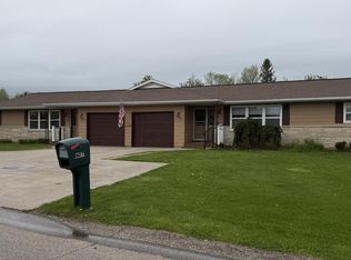 607 & 609 Kennedy Rd, Iron Mountain, MI 49801