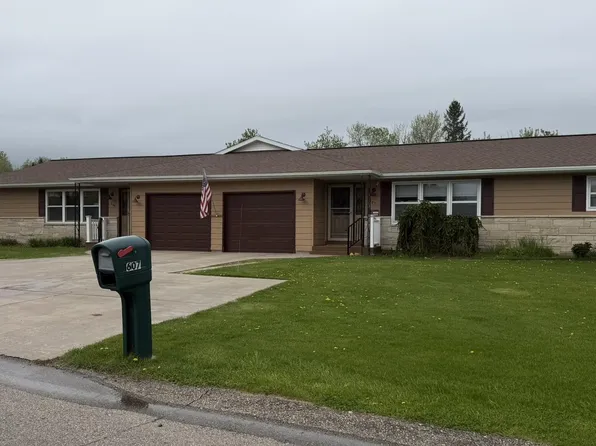607 & 609 Kennedy Rd, Iron Mountain, MI 49801