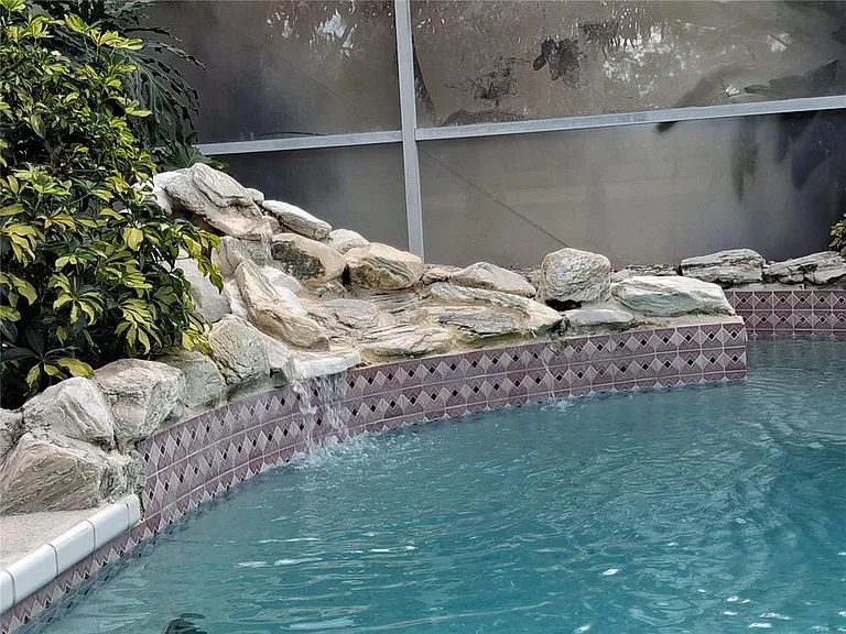 3392 Saint Ives Blvd — Photo 25
