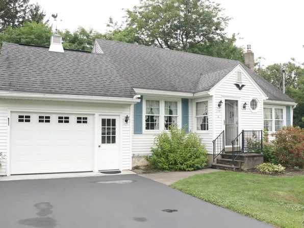 114 Wilson Cir, East Syracuse, NY 13057
