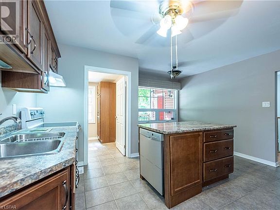 2nd image of 565 Kininvie Dr