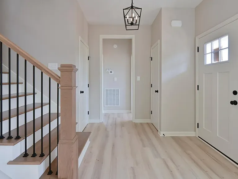 1833 Crockett Rd — Photo 2