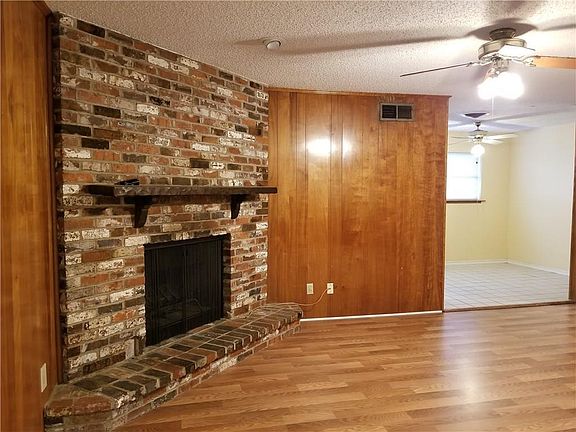 3rd image of 3002 Medina Dr