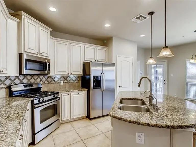 4212 Comanche Dr — Photo 6