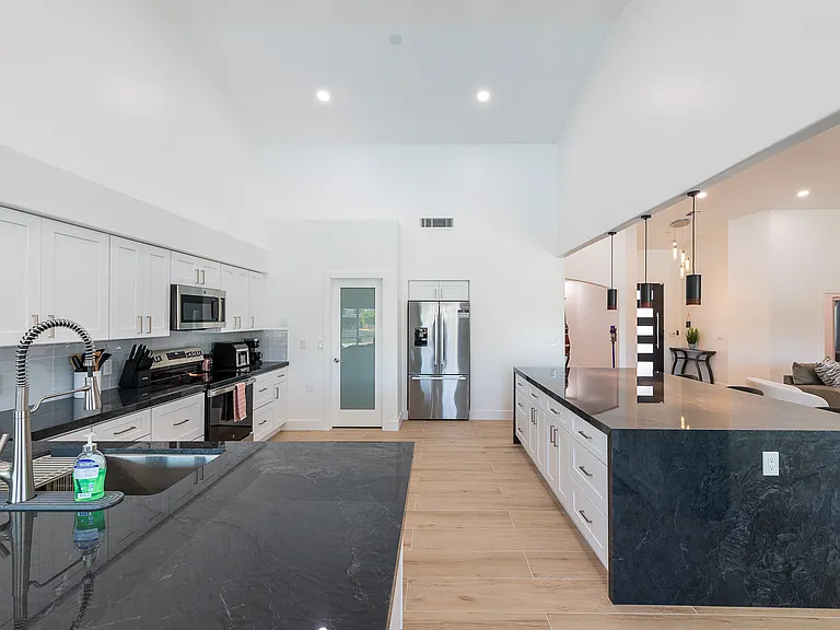 1710 E Queen Palm Dr — Photo 47