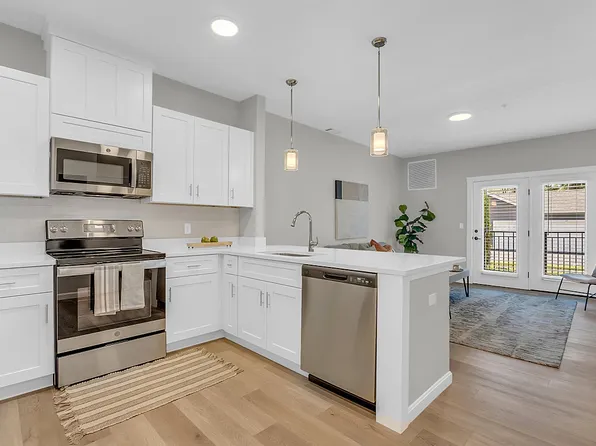 100 Shrewsbury St #214, Boylston, MA 01505