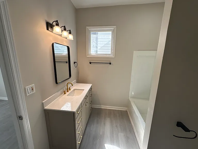 2649 Rowan St — Photo 12