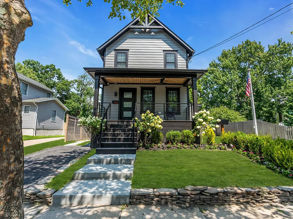 902 Central Ave