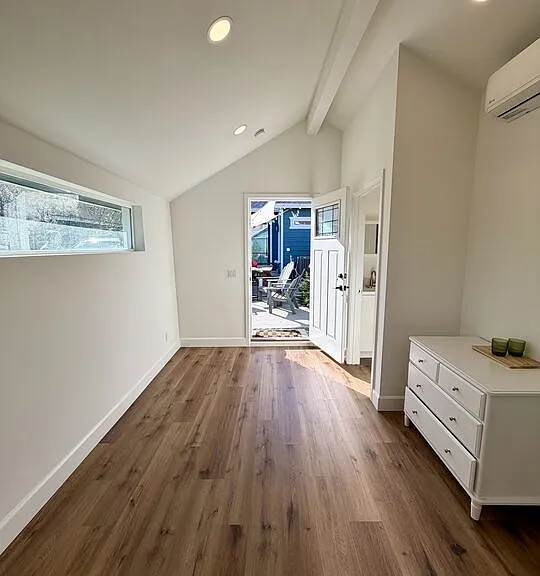 3826 S Harvard Blvd — Photo 2