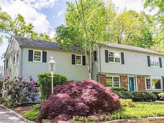 2nd image of 87 Deerfield Ct