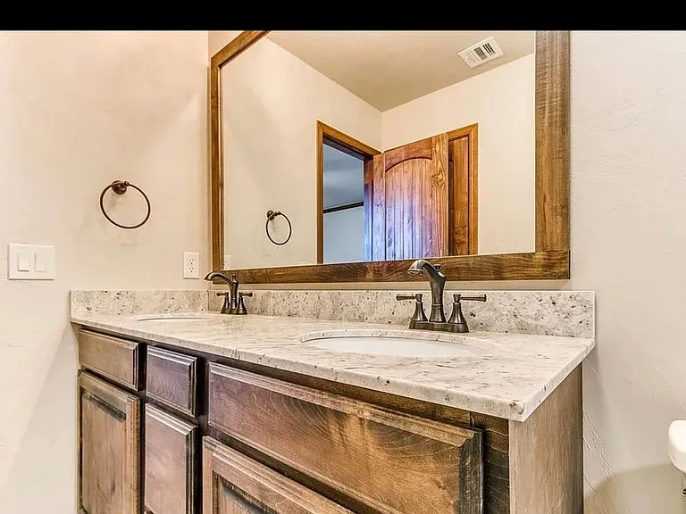 1216 SW 100th Ter — Photo 6